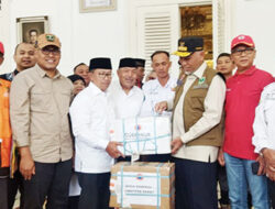 Gubernur Sumbar Salurkan Bantuan Rendang ke Cianjur